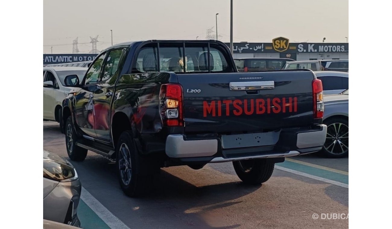 Mitsubishi L200 GLX / 2.4L PETROL / M/T / "17" BLACK RIMS / 4WD (CODE # 79510)