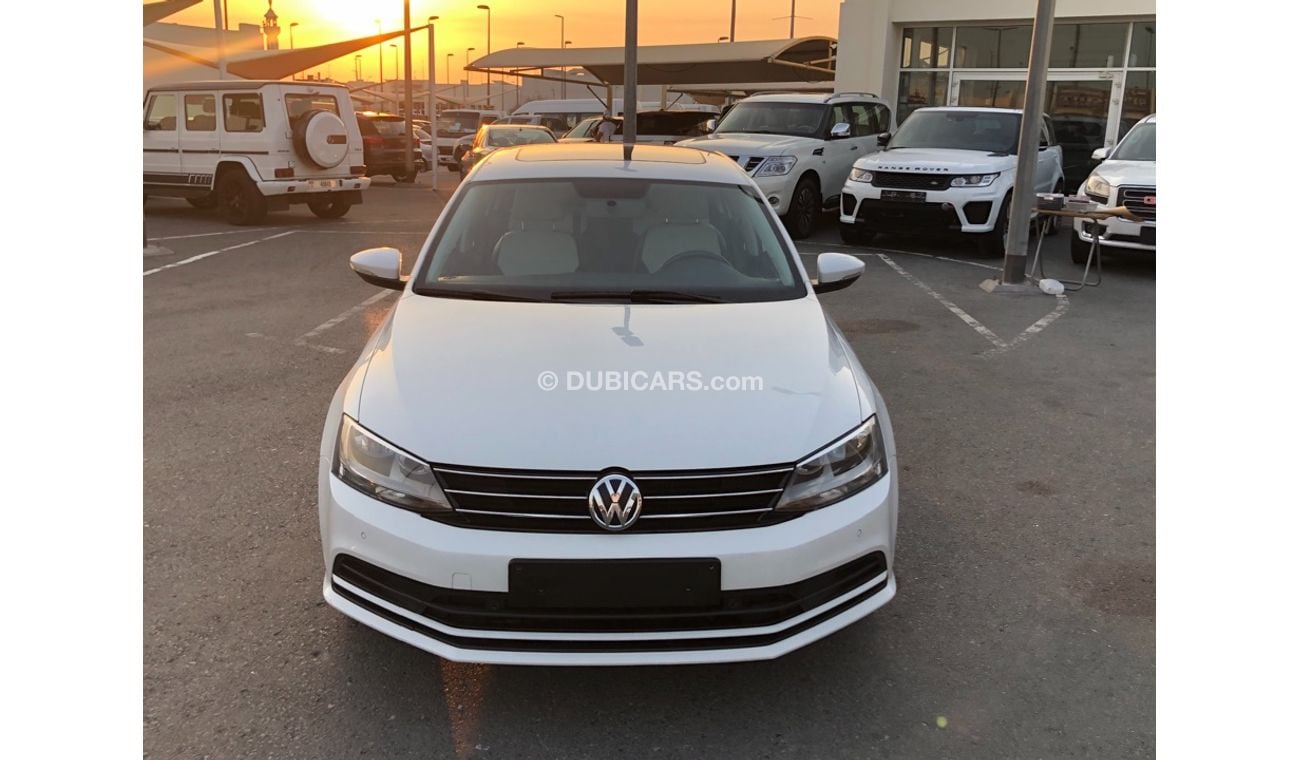 Volkswagen Jetta Volex wagan Getta model 2016 GCC car prefect condition full option sun roof leather seats bac condi