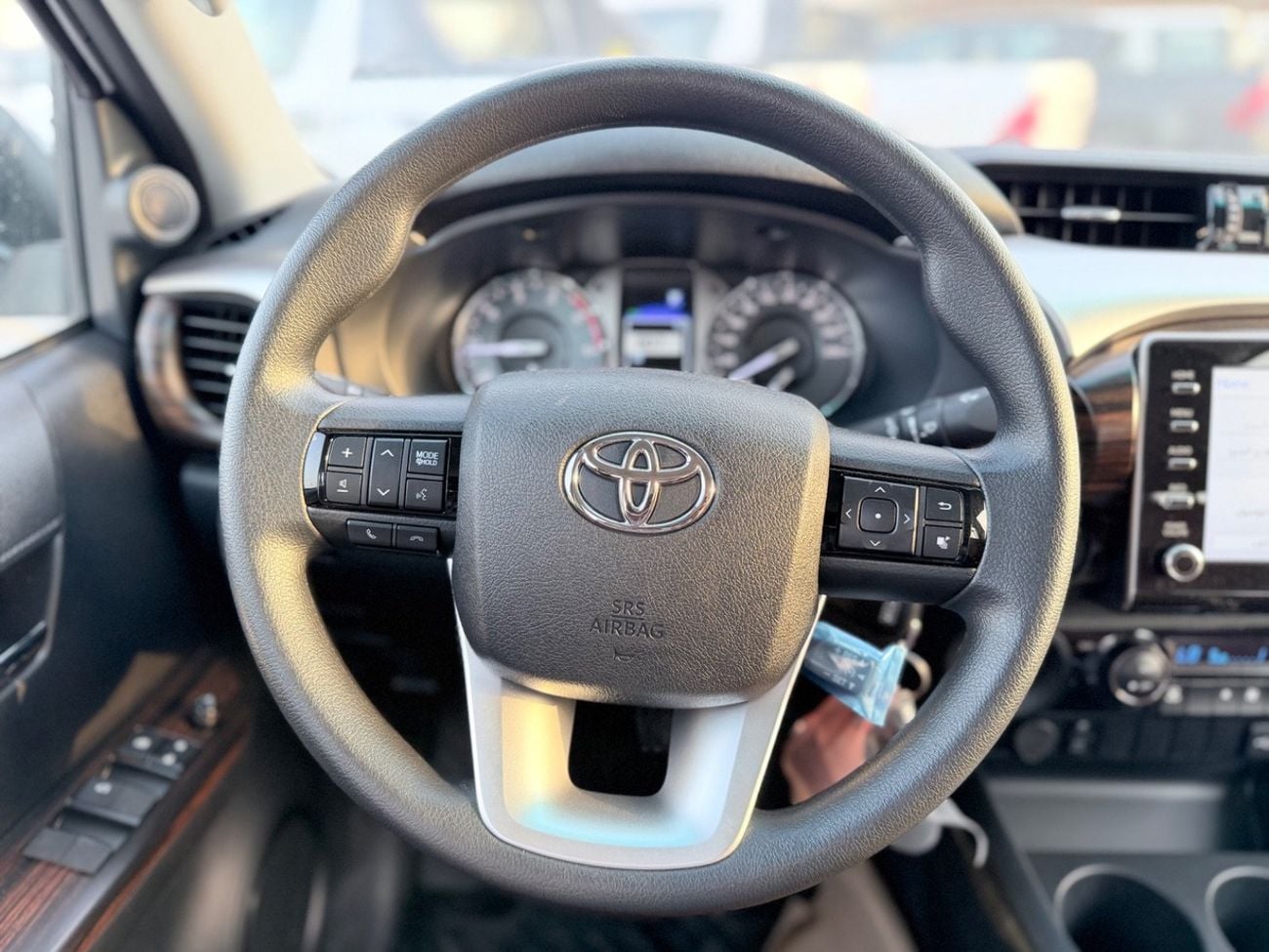 Toyota Hilux SGLX TOYOTA HILUX (GUN125) 2.4L Pick-up 4WD 4Doors