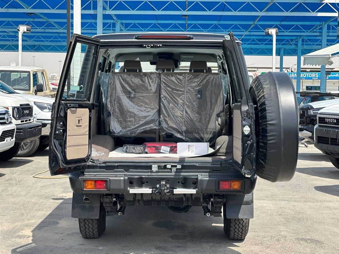 Toyota Land Cruiser 70 LC76 2.8L DSL A/T // 2026 // High Option With Radar , Dvd&Back Camera , Diff Lock , Winch // Special
