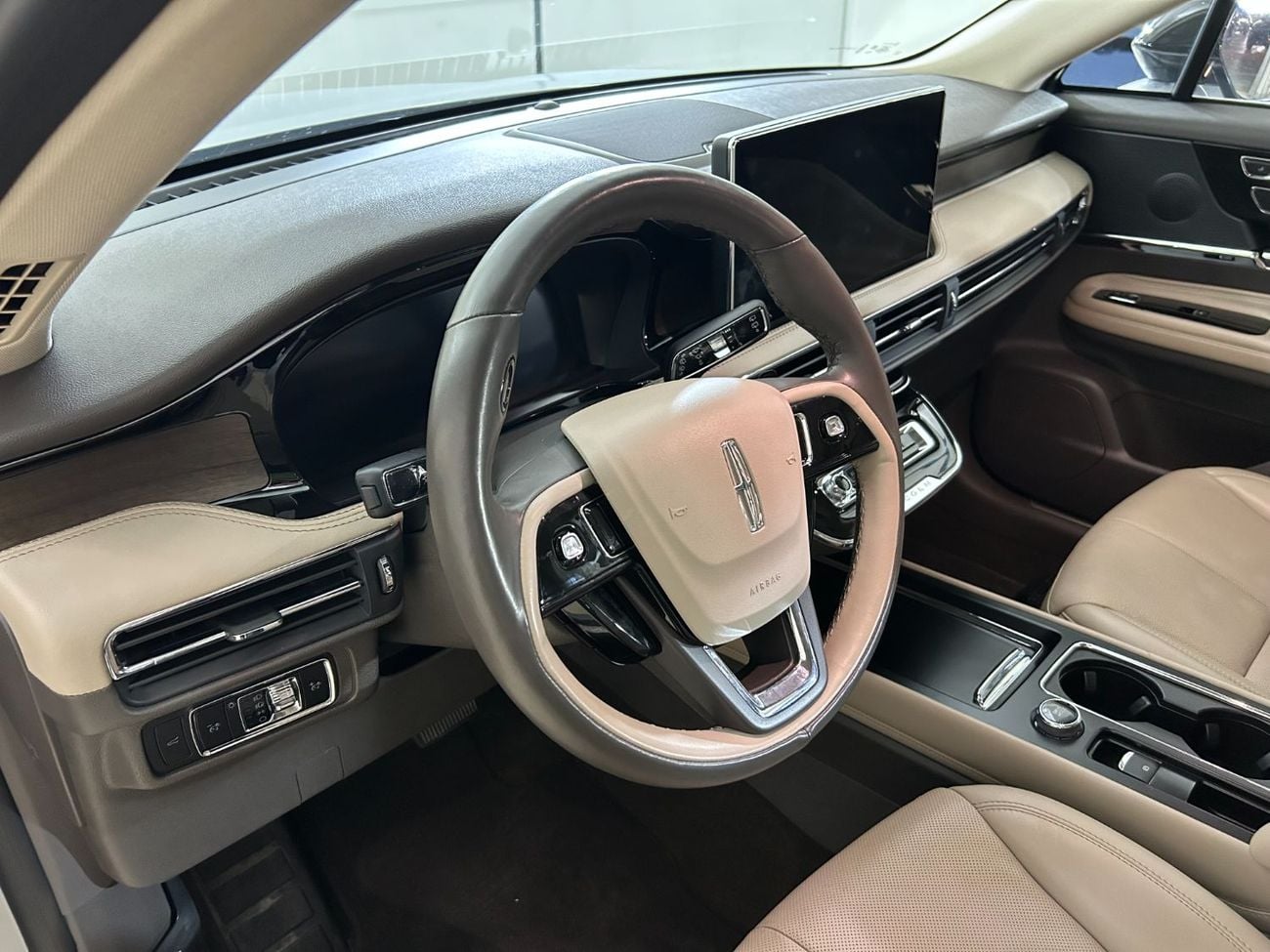 Lincoln Corsair RESERVE COR423 / AL TAYER MOTORS AL QOUZ SHOWROOM