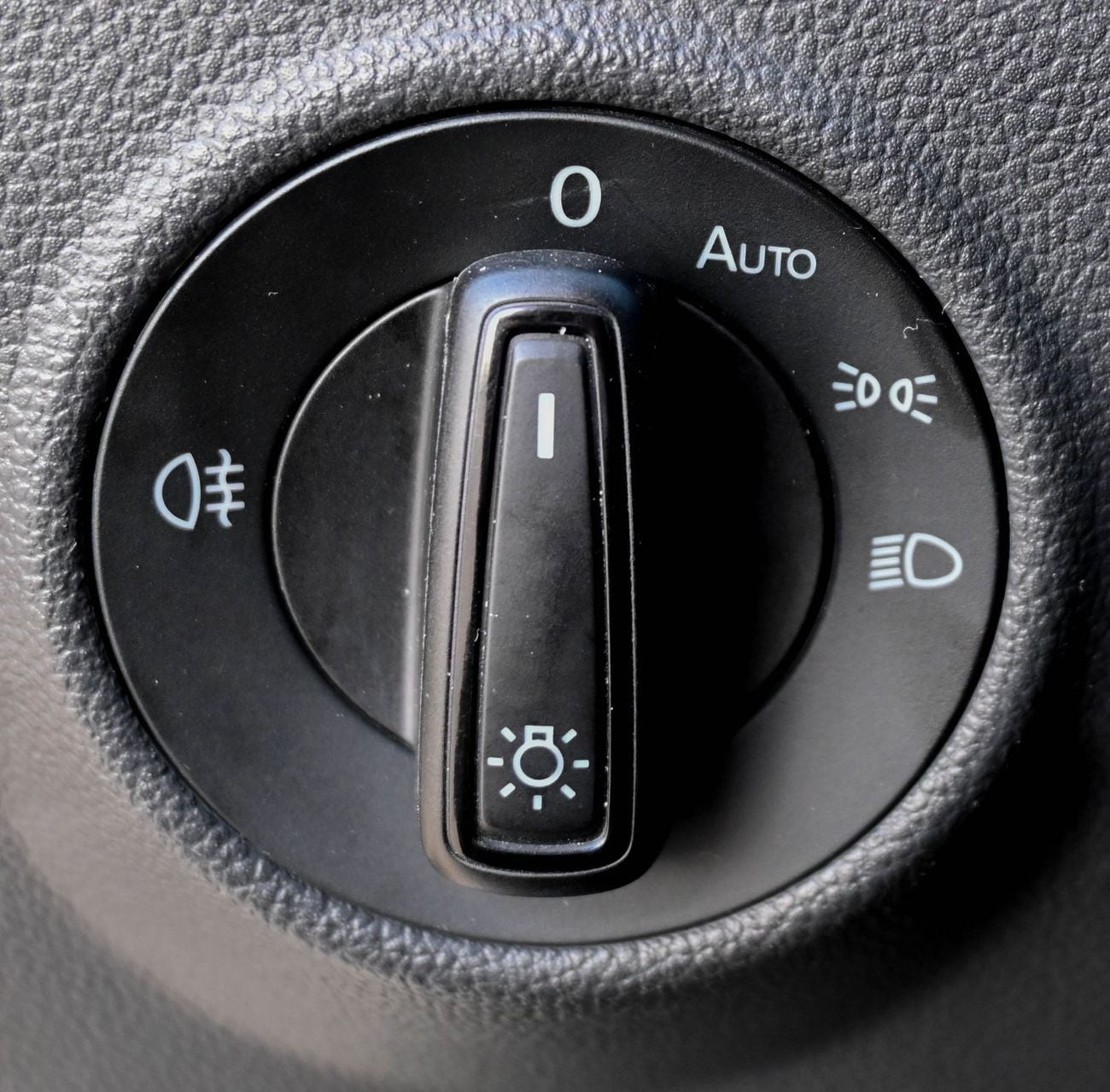 Volkswagen T ROC Life 1.4L VOLKSWAGEN T ROC 2023 1.4L GCC   accident-free Excellent Condition 1019  AED Monthly