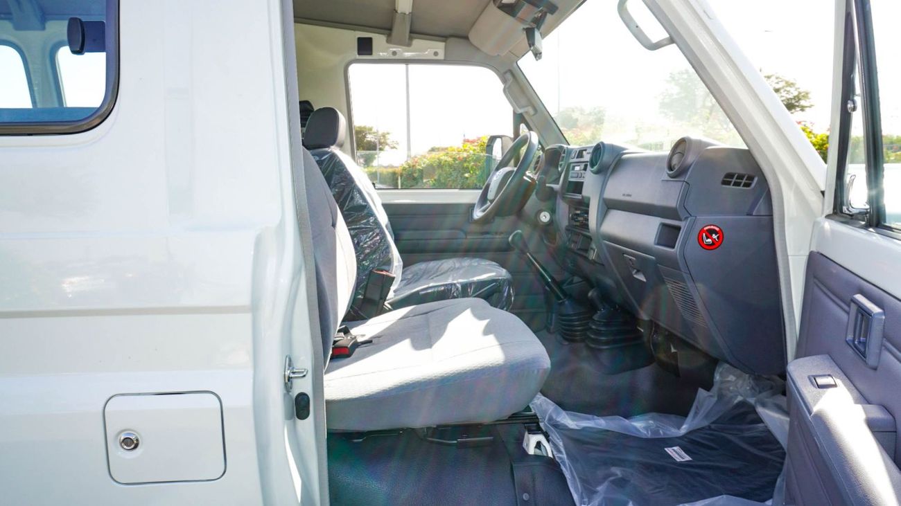 Toyota Land Cruiser 70 ECT0068 - Toyota LC78 Hardtop 3DR - 4.0L Petrol Manual White - Basic