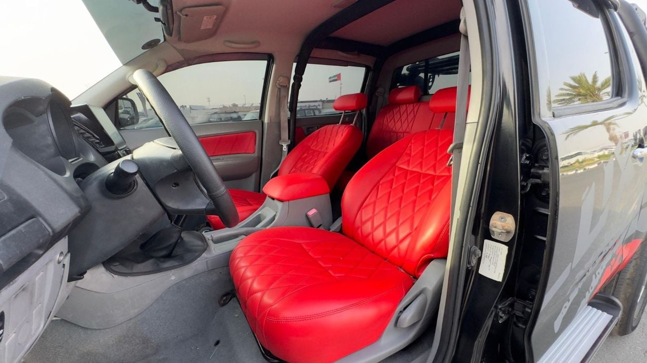 Toyota Hilux DOUBLE CABIN | PREMIUM RED INTERIOR | MANUAL 2.5L DIESEL | MULTIMEDIA SCREEN | LHD | 2007