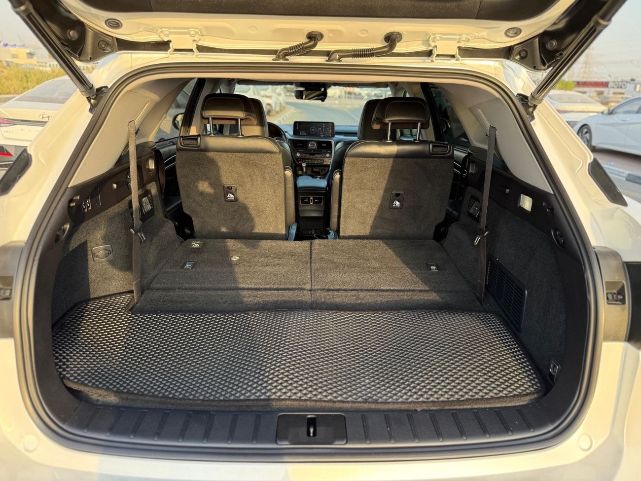 لكزس RX450h L Platinum 3.5L (7 Seater)