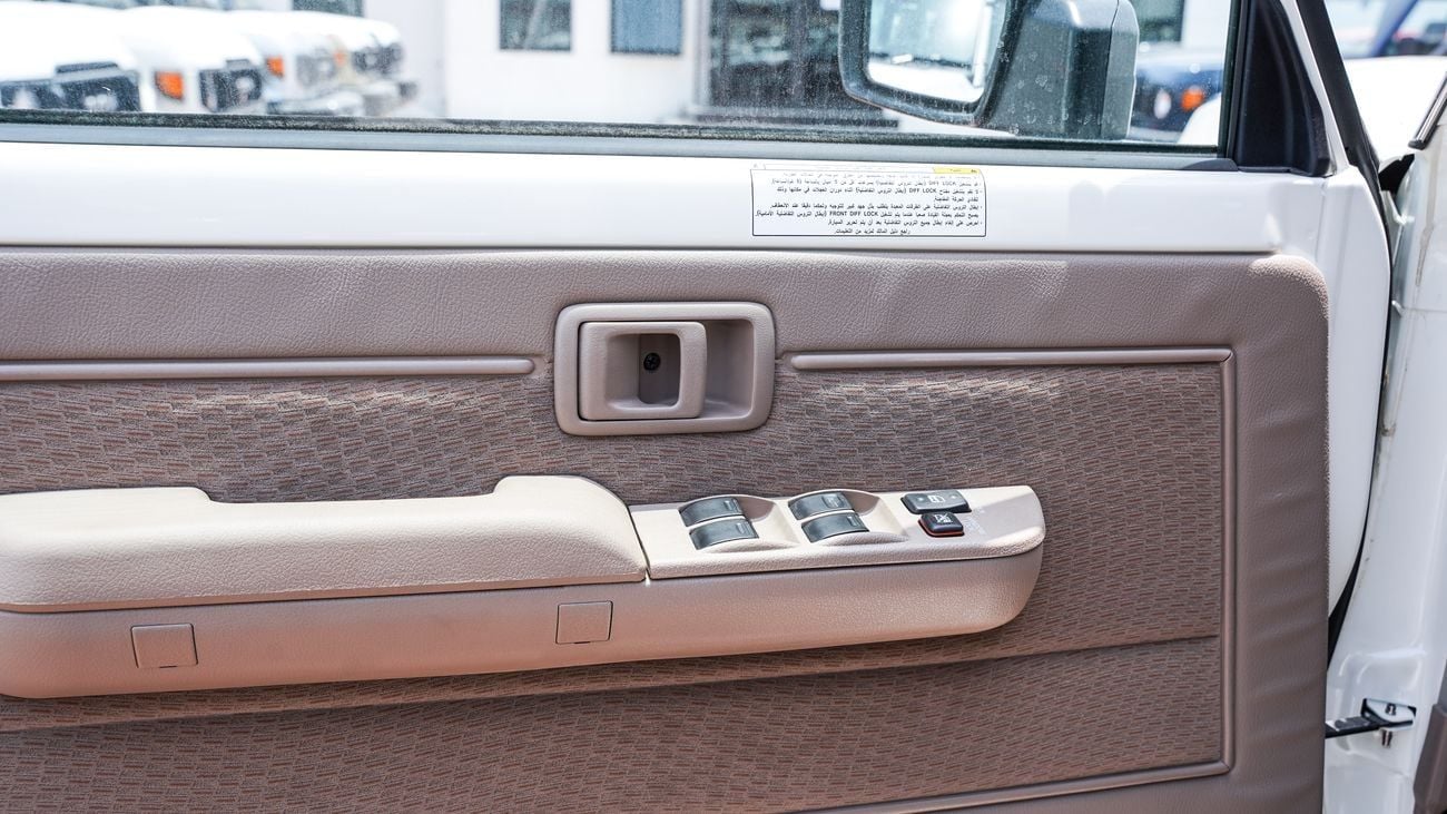 Toyota Land Cruiser 70 TOYOTA LAND CRUISER 76 4.0 PETROL AT 2026