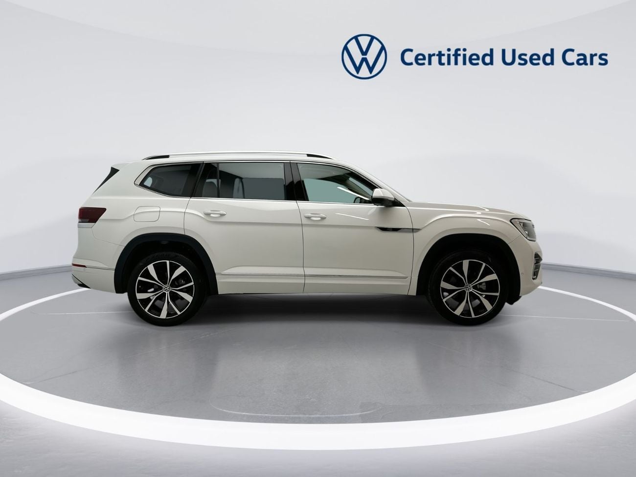 Volkswagen Teramont R-Line 3.6L (Ref#38546) - 33,100 AED SAVINGS from New Car