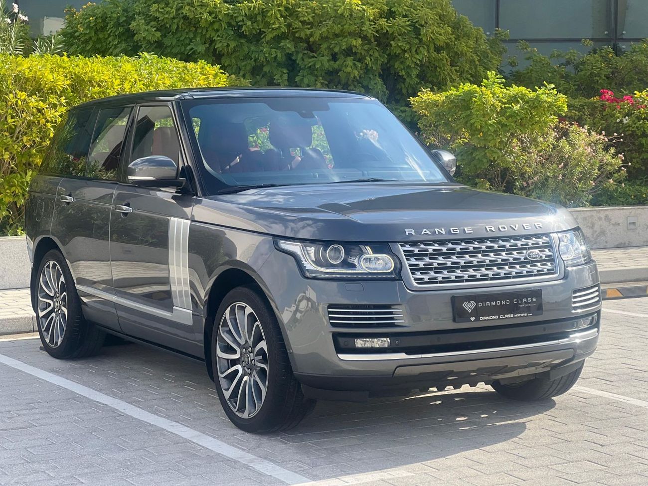 Land Rover Range Rover Range Rover Vogue Autobiography 5.0 L V8 Panoramic  Full option  GCC 2014 96,000 km  Full Service Hi