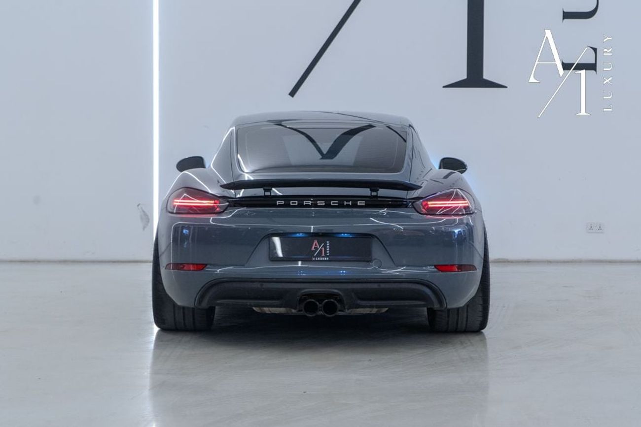 Porsche Cayman 2018 Porsche Cayman, Warranty, Full Service History, Carbon Fiber Package, Sport Chrono Package, GCC