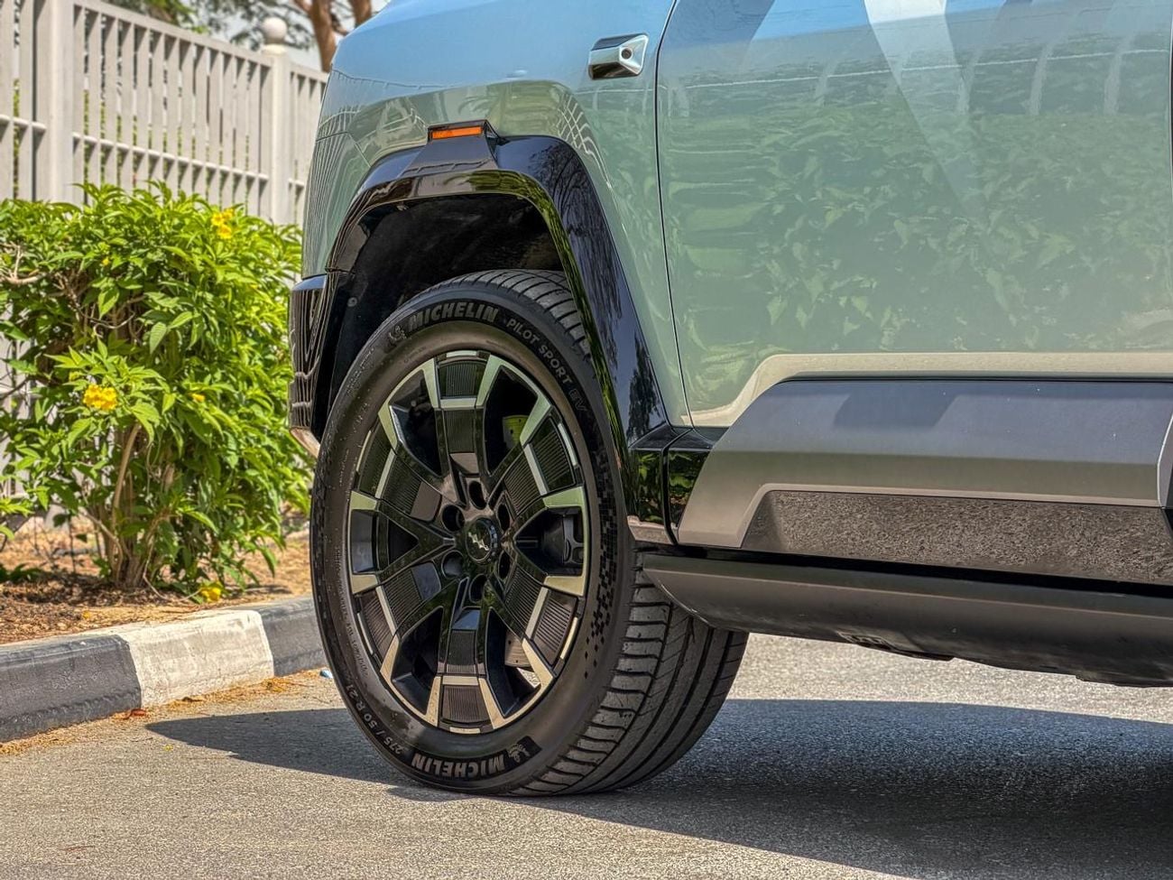 بي واي دي ليوبارد 8 Smart and Brave Flagship Edition (7 Seats)