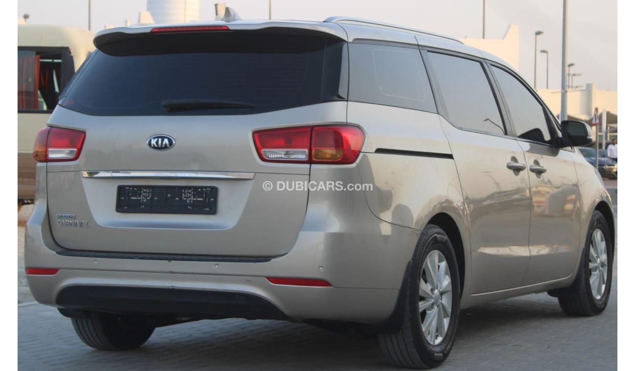 كيا كارنيفال كيا كرنفال 2016 خليجي بحالة ممتازة بدون صبغ بدون حوادث