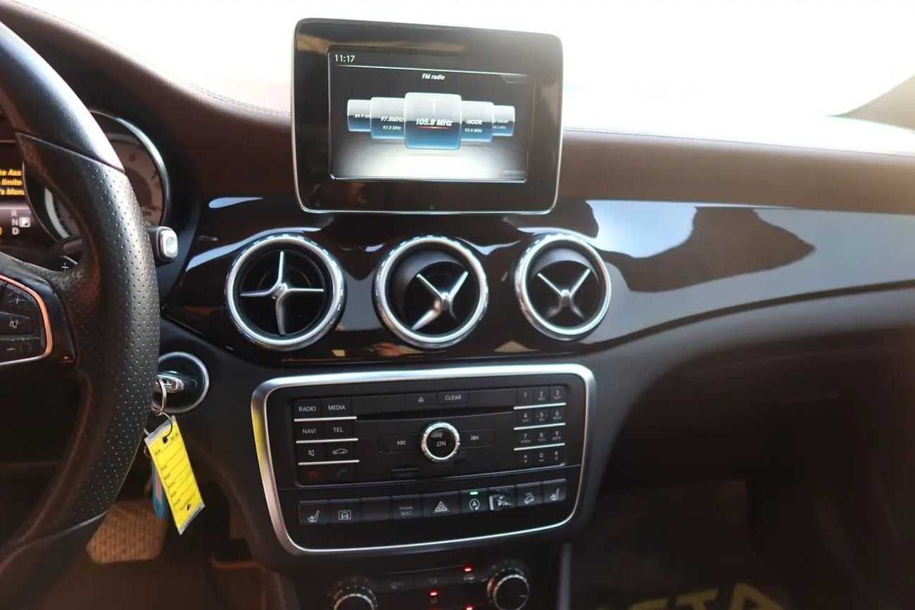 Mercedes Benz GLA250 GLA 250 4MATIC | 88,000 KM | Panoramic Roof