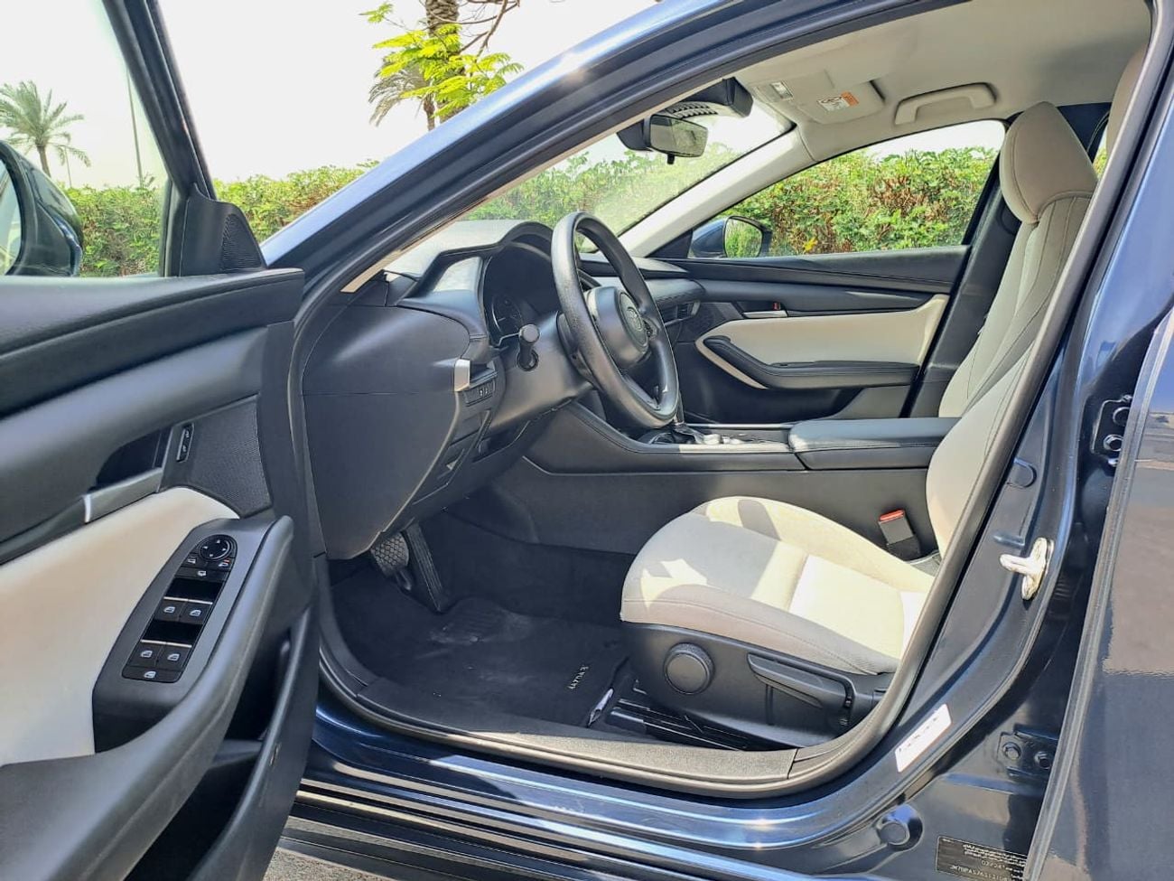 Mazda 3 Evolve 2.0L 893-MONTHLY | MAZDA 3 | 2025 MODEL | 2.0L | GCC SPECS | CRUISE CONTROL I GPS I ACCIDENT