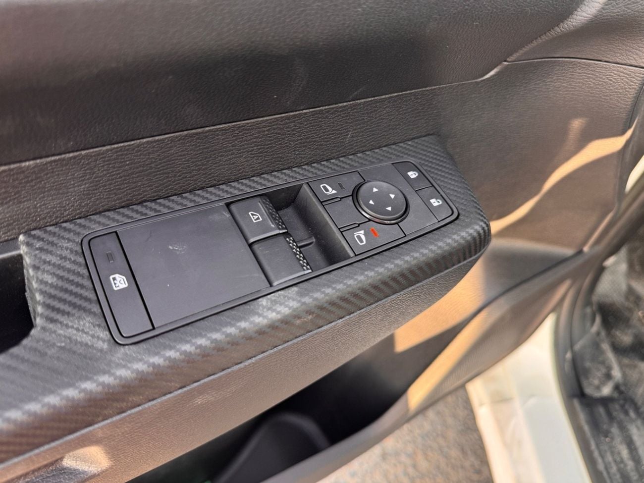 Mitsubishi L200 Mitsubishi L200 single cabin 2.4L 4x4