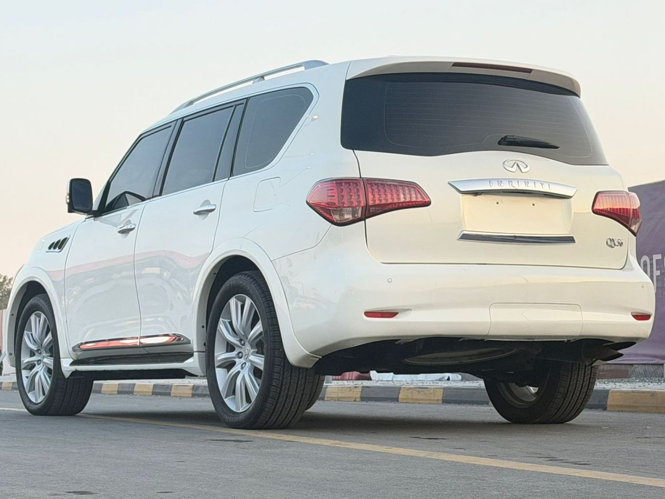 Infiniti QX56 Full option, number one