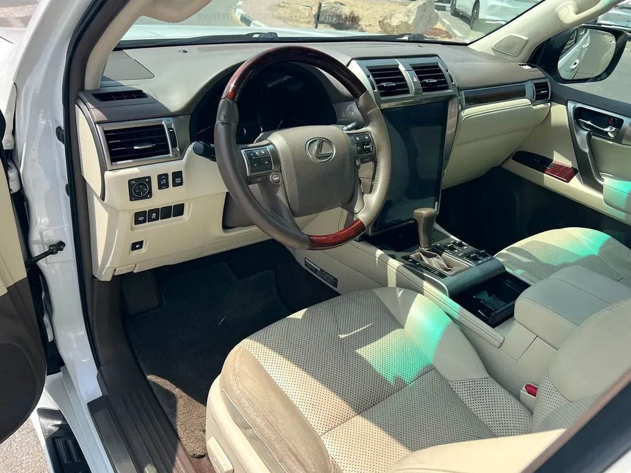 Lexus GX460 GX 460 Platinum | GCC Specs full service history from al Futtaim | Excellent Condition