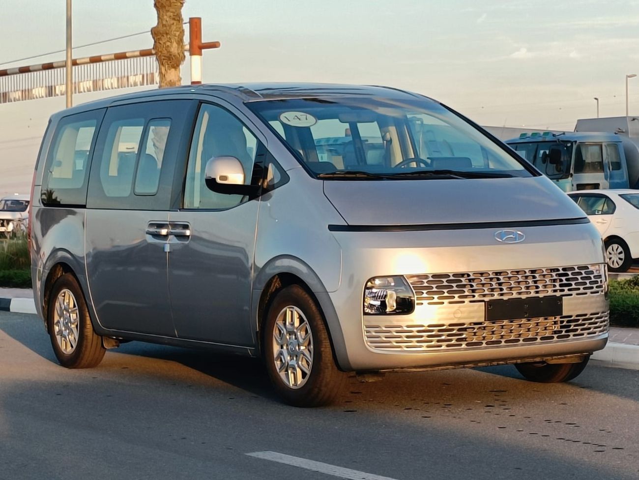 هيونداي ستاريا 3.5L V6 Petrol, M/T / Push Start, Rear Parking Sensor, 12 STR (CODE # HSU01)