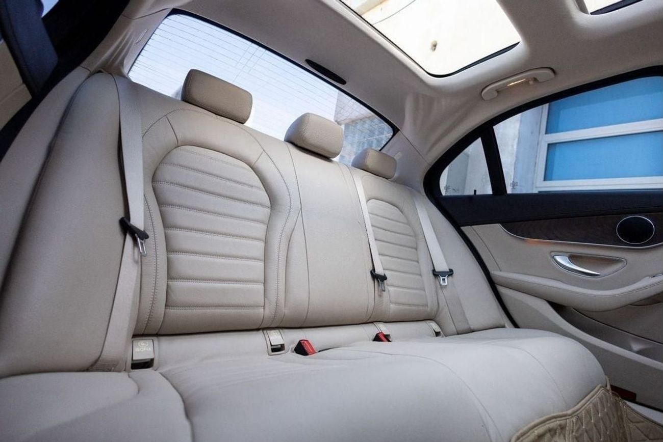 Mercedes-Benz C 200 Mercedes-Benz C200 AMG Pack 2017 GCC under Warranty with Flexible Down-Payment.