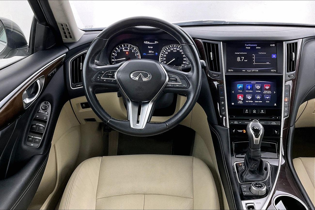 Infiniti Q50 Premium / Luxe