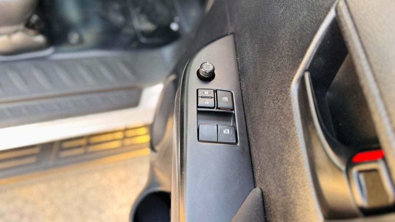 Toyota Hilux HEAVY-DUTY BULL BAR | 2.4L DIESEL ENGINE | MANUAL TRANSMISSION | 4WD