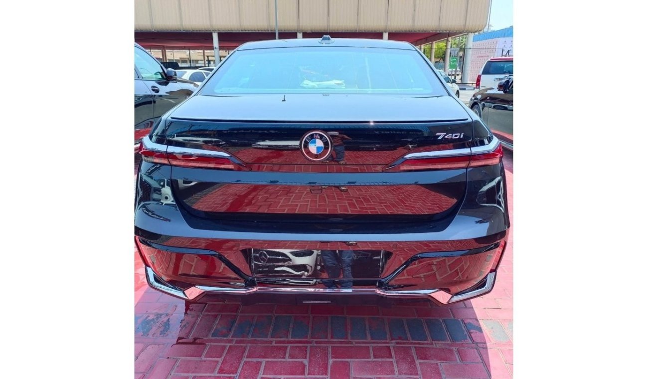 بي أم دبليو 740Li i M Sport 5 Years Warranty & Service 2023 GCC