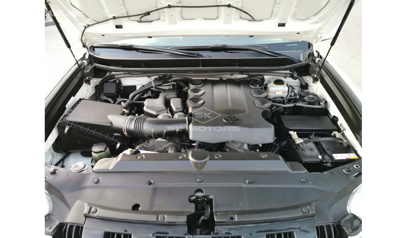 تويوتا لاند كروزر 4.0L V6 Petrol, Alloy Rims, DVD Camera, Leather Seats, Rear A/C, 4WD (Lot # 6684))