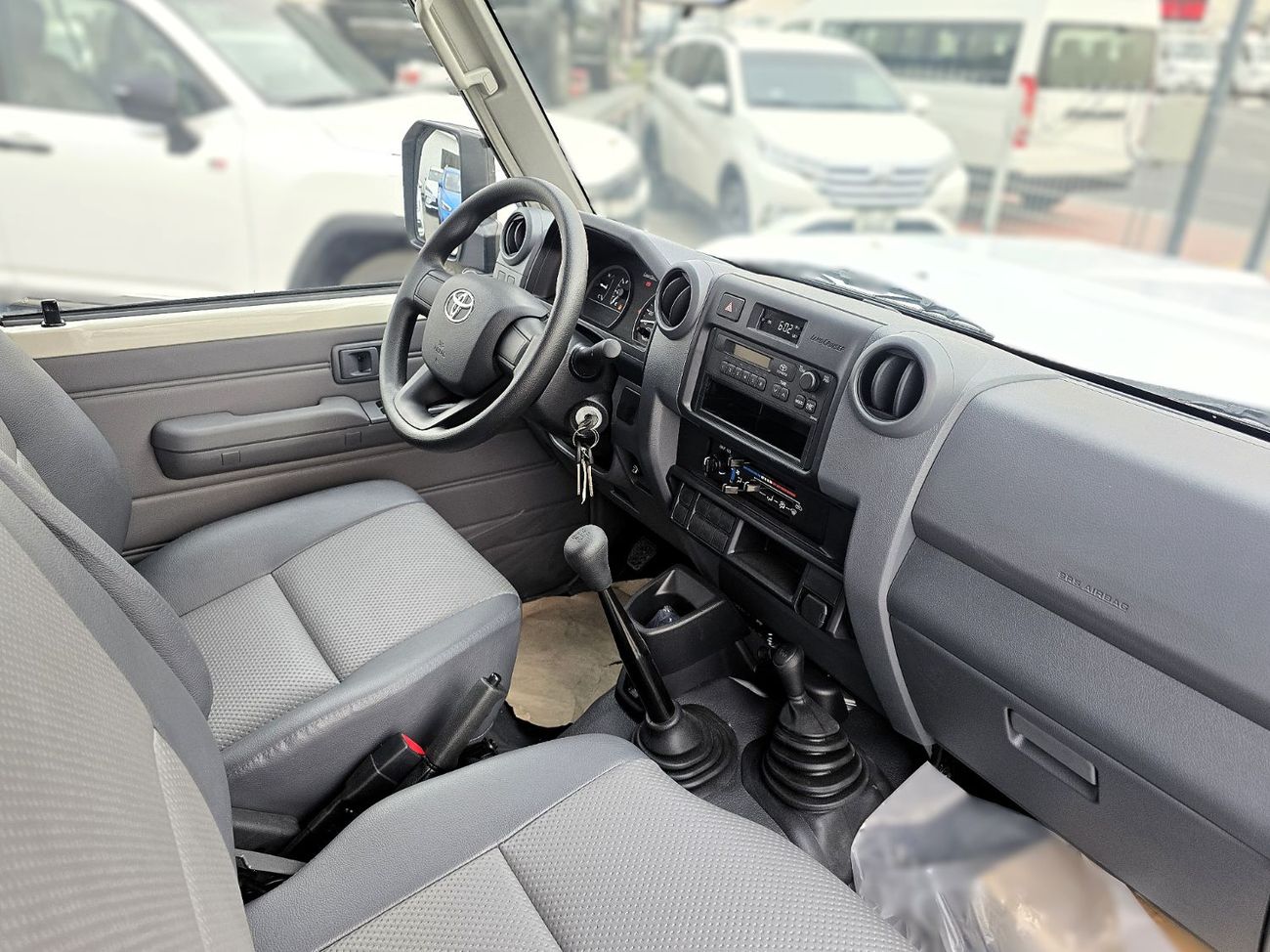 تويوتا لاند كروزر 70 Toyota Land Cruiser 76 4.2l M/T Diesel 4WD Whitout Def Lock , Fog light White Color 2025 Model