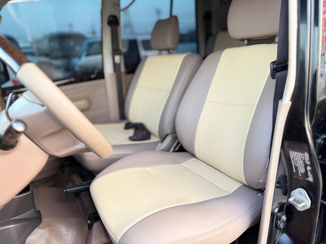 تويوتا لاند كروزر بيك آب Toyota landcuriser Hardtop 2012 facelifted 2024 V6 gasoline