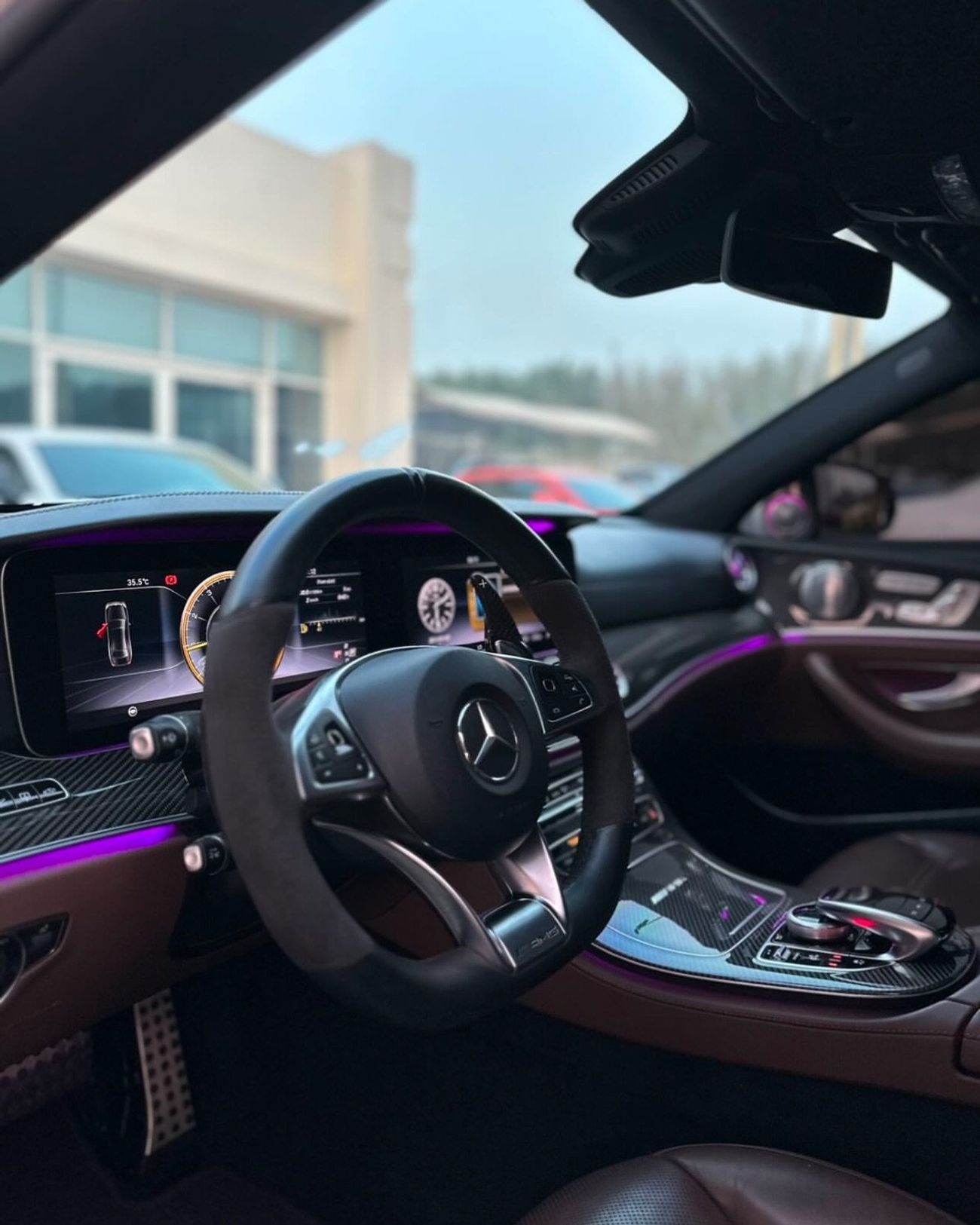 Mercedes-Benz E 63S MERCEDES BENZ AMG E63s GCC 2017 Perfect Condition 6 buttons Full option Full Option Full carbon fibe