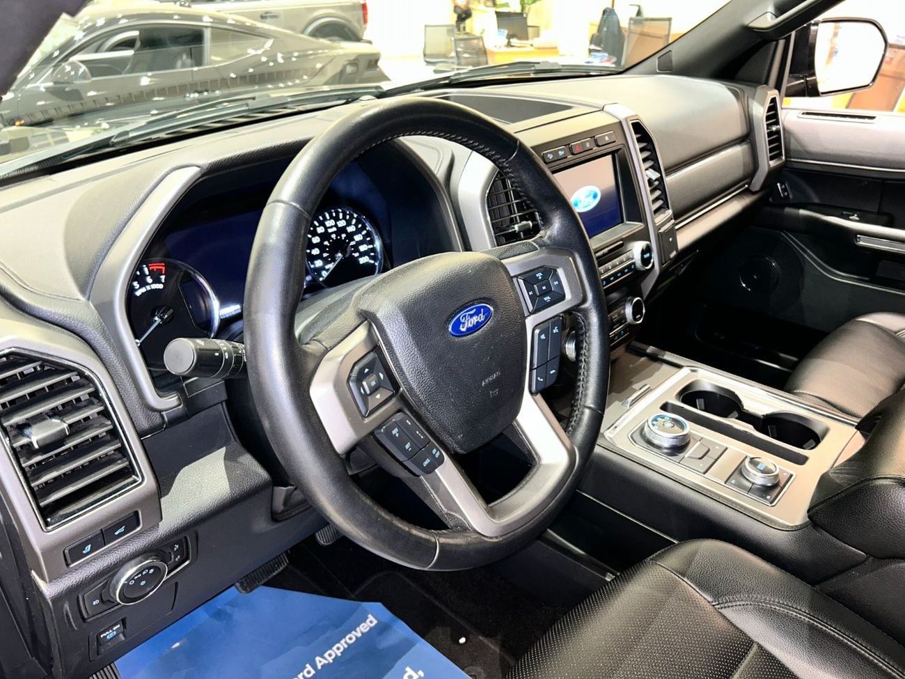 Ford Expedition XT221 / FREE Insurance + Registration / AL TAYER MOTORS / AL QOUZ SHOWROOM