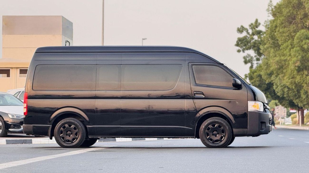 Toyota Hiace POWER SLIDING DOOR | 14-SEATER | 3.0L DIESEL ENGINE | 2WD | AUTOMATIC TRANSMISSION | RHD