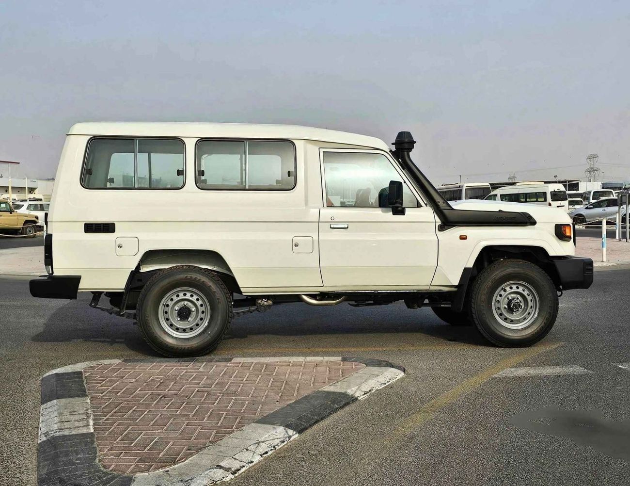 Toyota Land Cruiser 70 HARD TOP LC78 3 DOOR/DUAL TANK, SNORKEL/WITOUT PWR WINDOWS/2.8L DIESEL 4WD/CODE#E