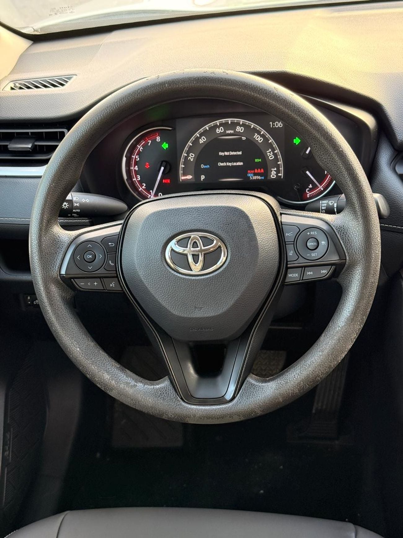 تويوتا راف ٤ XLE 2.5L full option