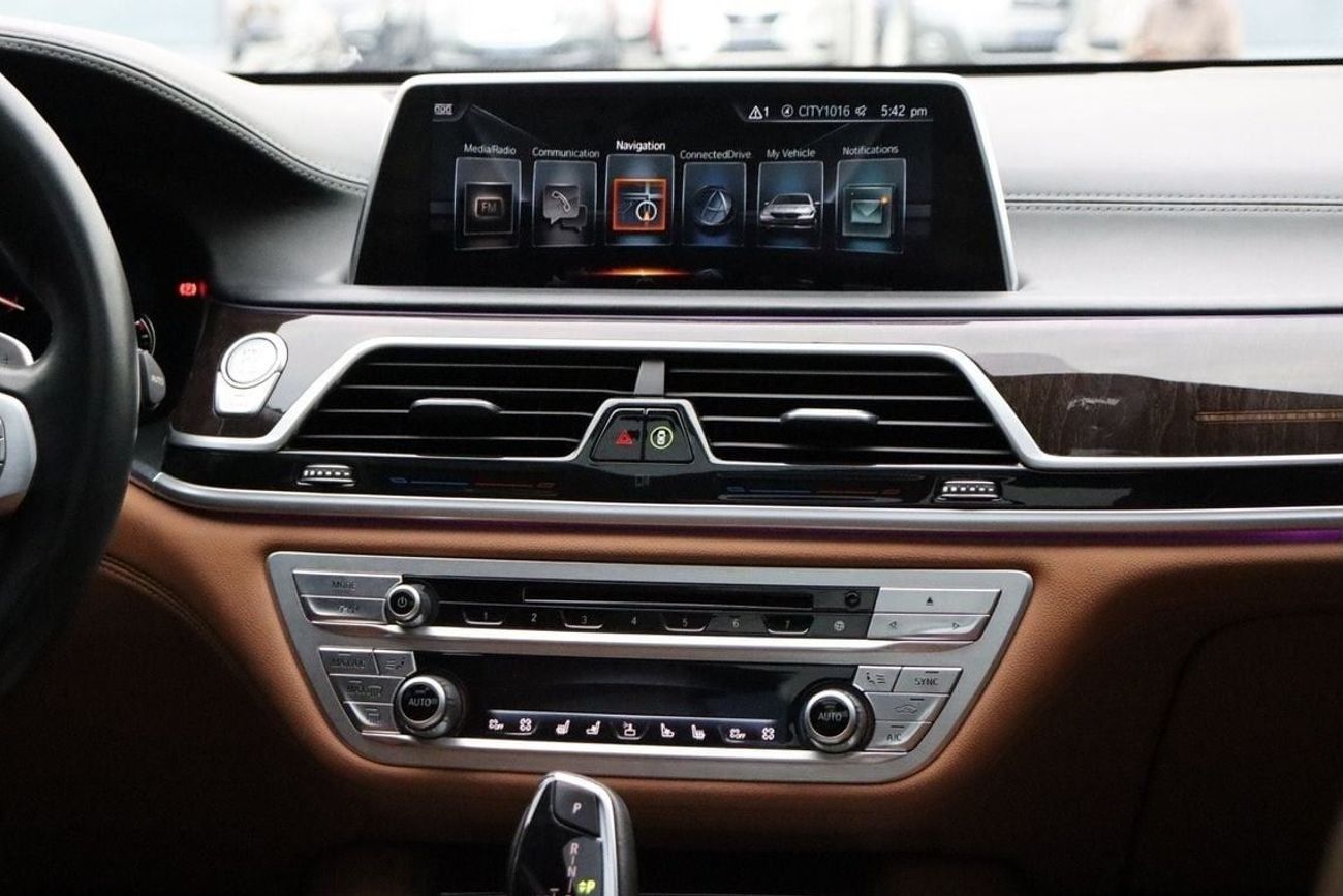 بي أم دبليو 740Li Exclusive 3.0L (335 HP) BMW 740LI VIP / 2017 / GCC / Free Accident/ V6