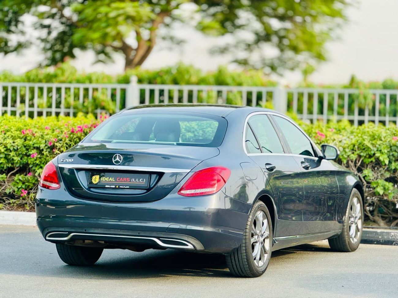 مرسيدس بنز C 200 MERCEDES C200 | GCC SPECS | CAR IS IN GOOD CONDITION |