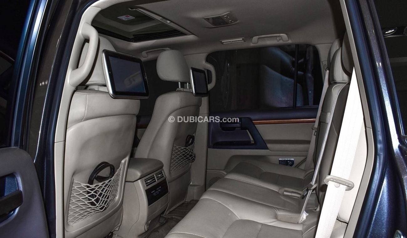 Toyota Land Cruiser GXR V8