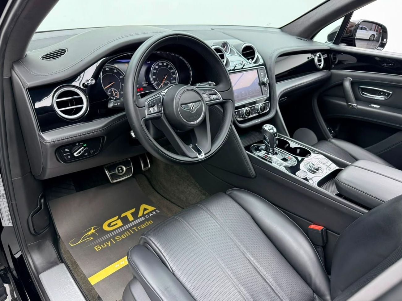 Bentley Bentayga STD 2018 Bentley Bentayga V8, Full Service History, Fully Loaded, Excellent Condition, Japanese