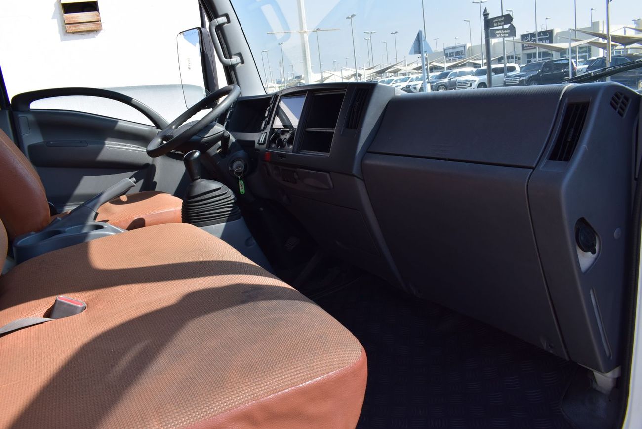 إيسوزو NPR Isuzu Npr Pick up with Box, model:2021. Excellent condition