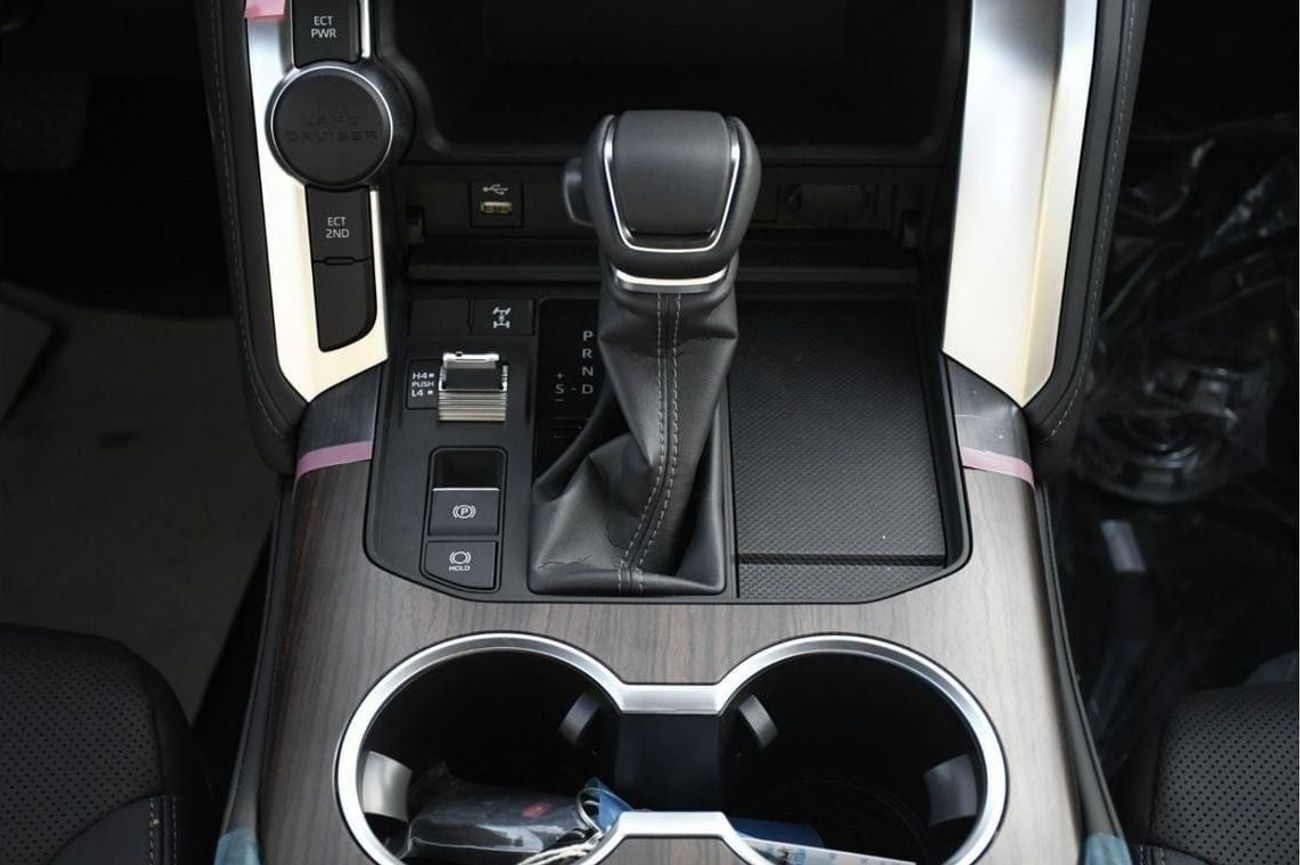 تويوتا لاند كروزر LC300 4.0 GXR WITH LEATHER AND POWER SEATS