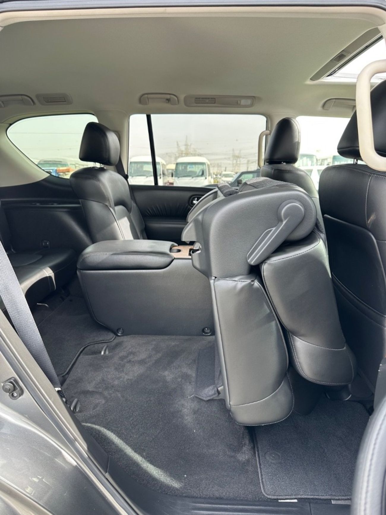 نيسان أرمادا SL 360 camera, sunroof perfect condition Full Option