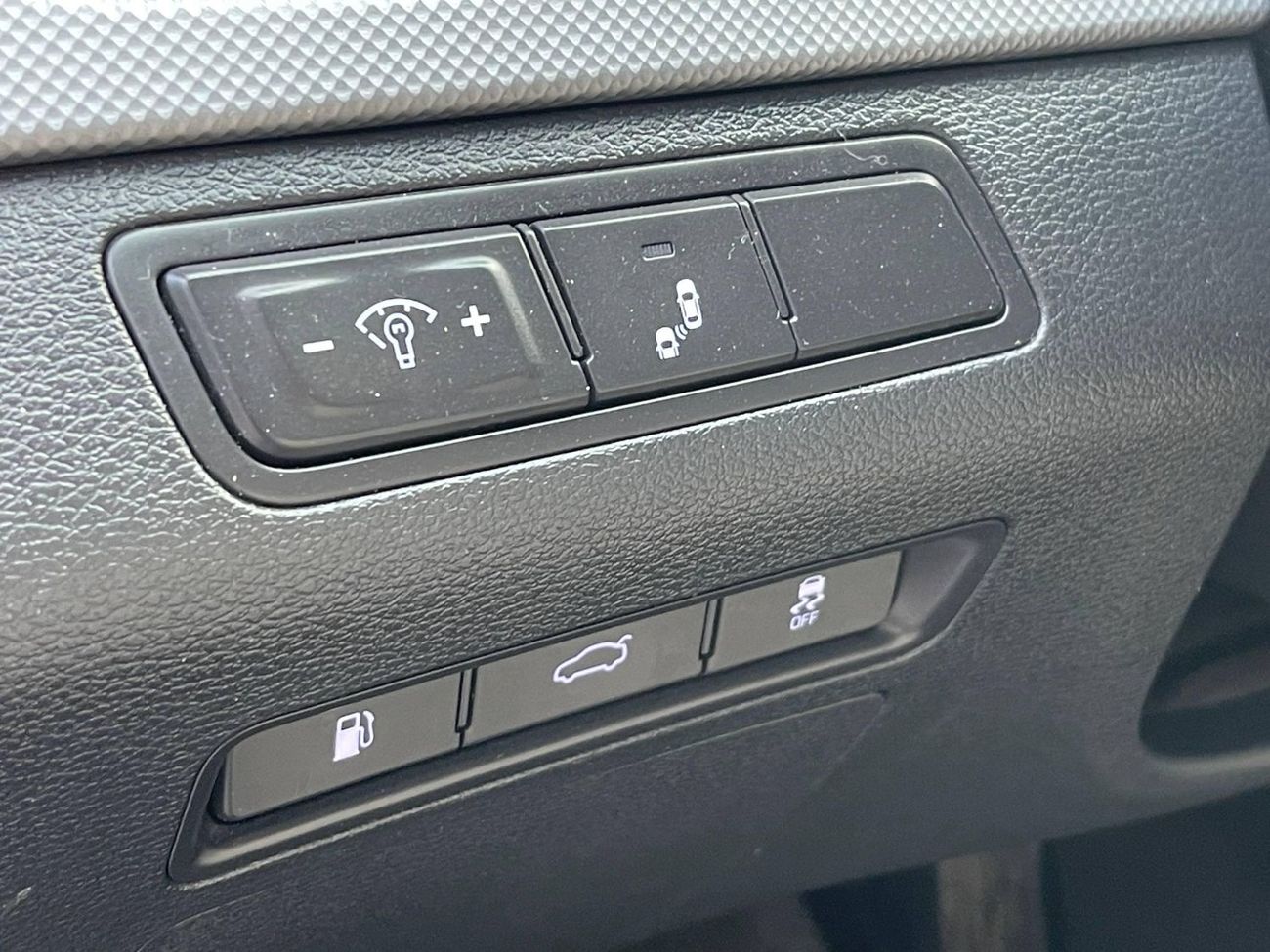 هيونداي سوناتا محرك V4 سعة 2.5 لتر / ممشى منخفض / شاشة كبيرة / نظام تشغيل أندرويد أوتو / بحالة ممتازة