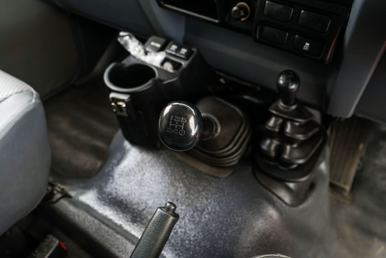 Toyota Land Cruiser Pick Up The Toyota Land Cruiser Pickup (specifically the 70 Series/LC79) is a legendary, heavy-duty 4x4, ren