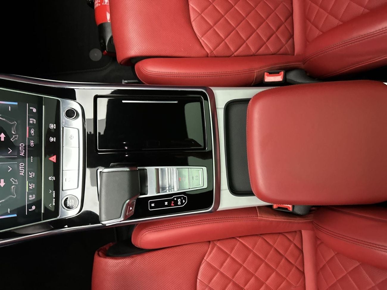 أودي Q8 55 TFSI quattro (340 HP) Crimson Red Edition (Ref# 053982)