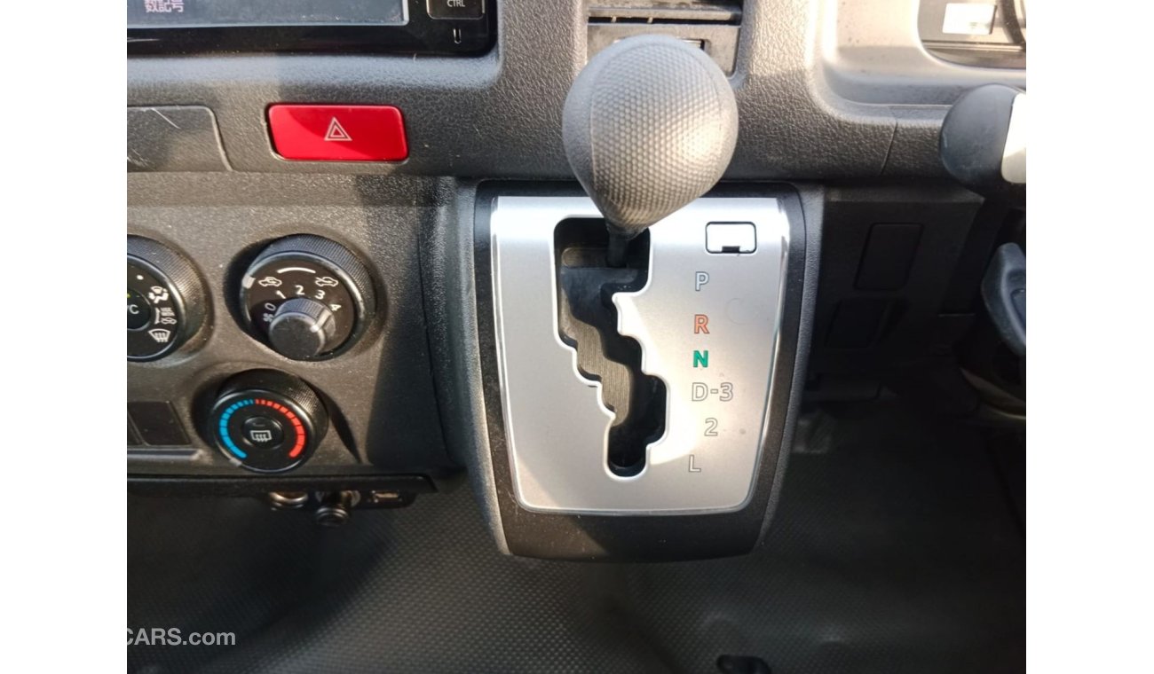 تويوتا هاياس TOYOTA HIACE VAN RIGHT HAND DRIVE (PM1558)