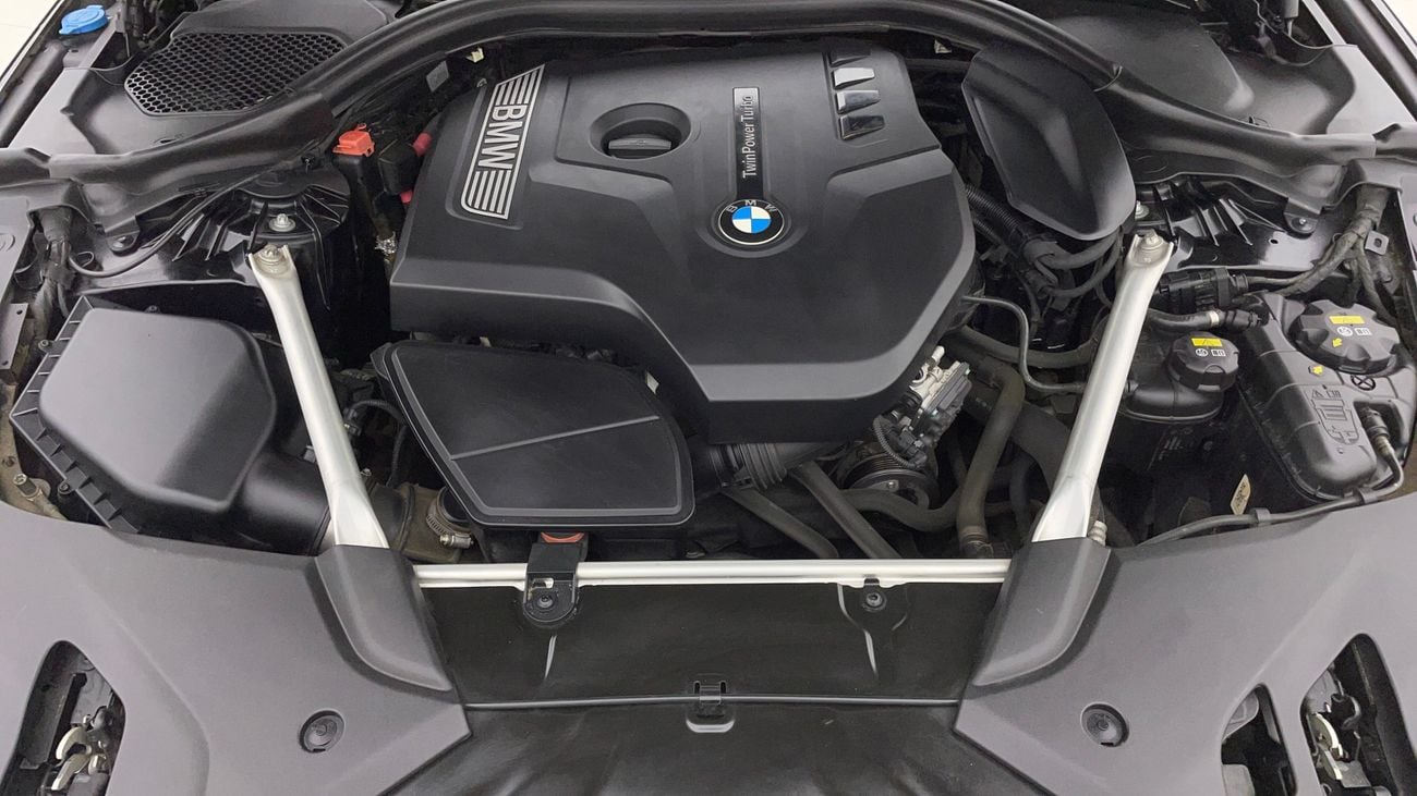 بي أم دبليو 520i EXCLUSIVE 2 | بدون دفعة مقدمة | اختبار القيادة في المنزل