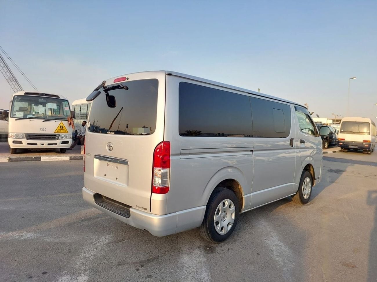 تويوتا هاياس DLS - STD ROOF TOYOTA HIACE VAN RHD 2019 MODEL 2.8 L DIESEL AUTOMATIC(PM22503)