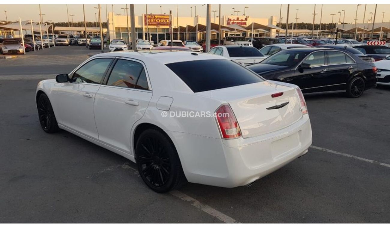 كرايسلر 300s موديل 2013 فل مواصفات كراسي جلد ومثبت سرعه وتحكم كهربي كامل ونظام صوت ممتاز وكاميرا خلفيه ومدخ