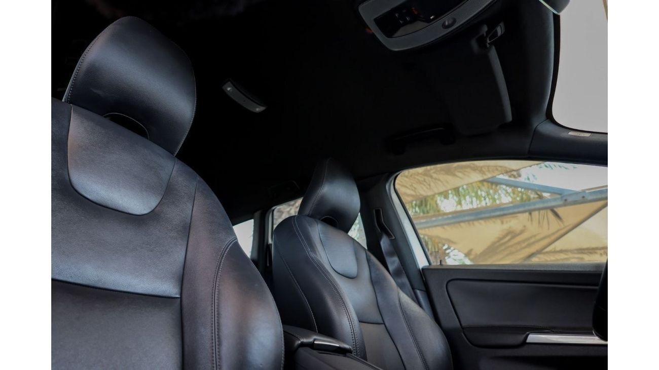 فولفو XC 60 Volvo XC60 2016 GCC under Warranty with Flexible Down-Payment.