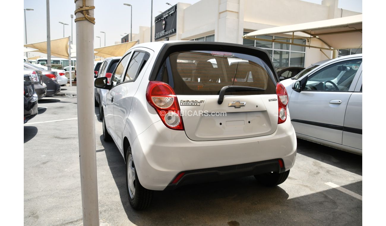 شيفروليه سبارك شيفولية سبارك 2014 ابيض خليجى بدون حوادث بدون صبغ بحالة ممتازة ماشية قليل