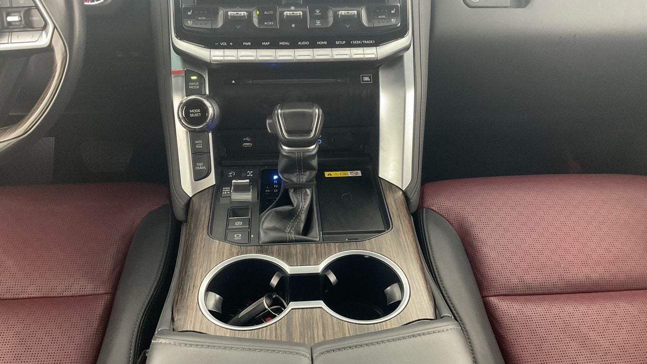 تويوتا لاند كروزر VXR | شامل الضمان | 0 ﺪﻔﻋﺓ ﺃﻮﻟﻯ